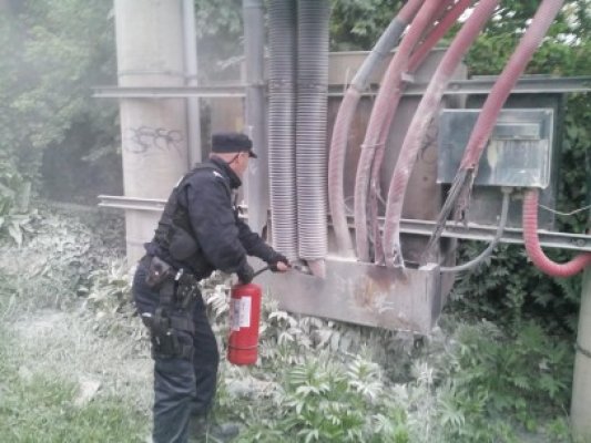 Transformator electric, în flăcări: au intervenit jandarmii!